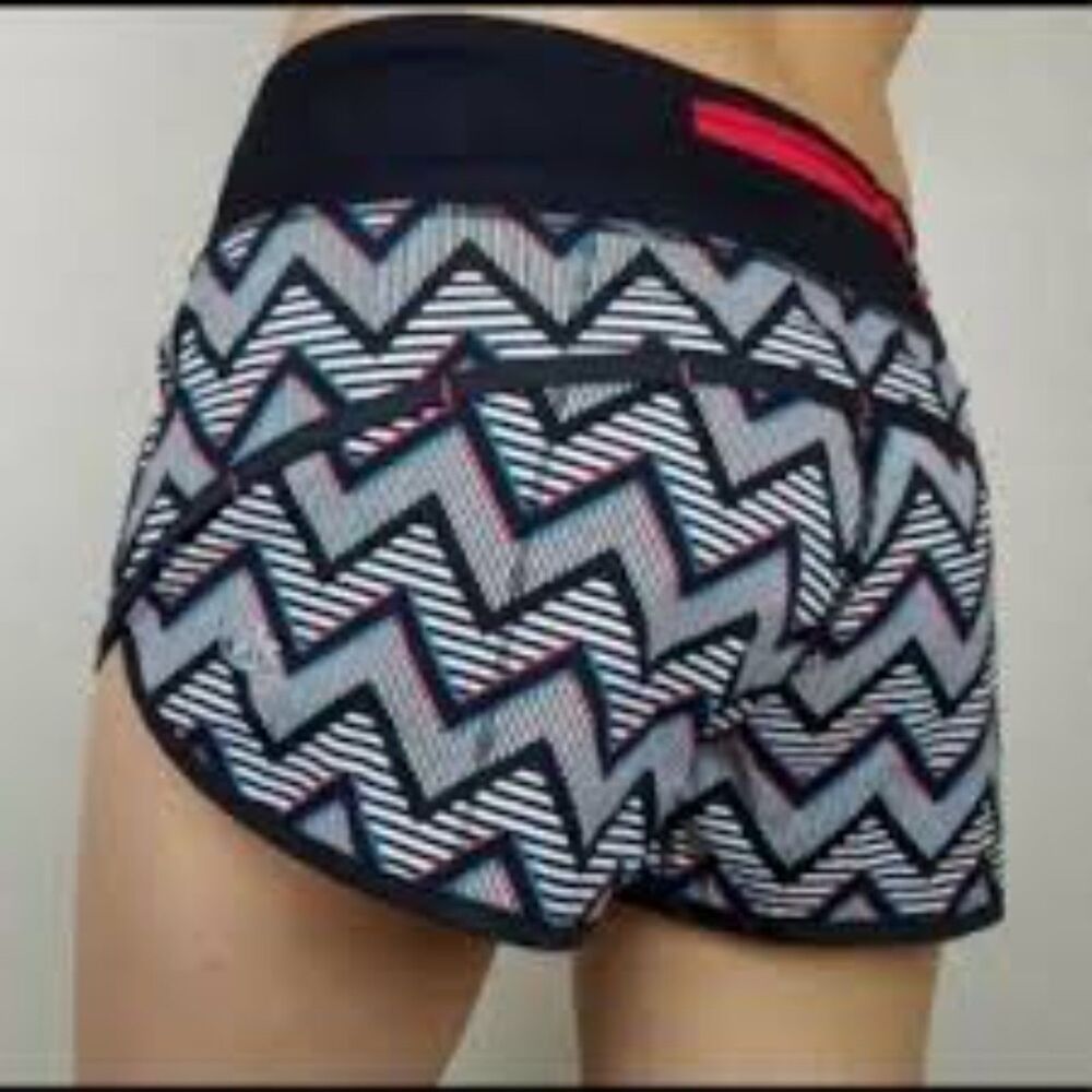 RARE Lululemon SeaWheeze Special Edition Speed Shorts 3D Chevron Multi SZ 6 EUC